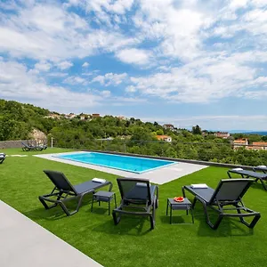 Lavinia Villa